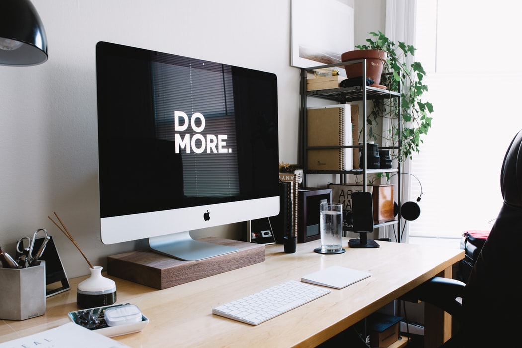 bureau ordinateur "do more"